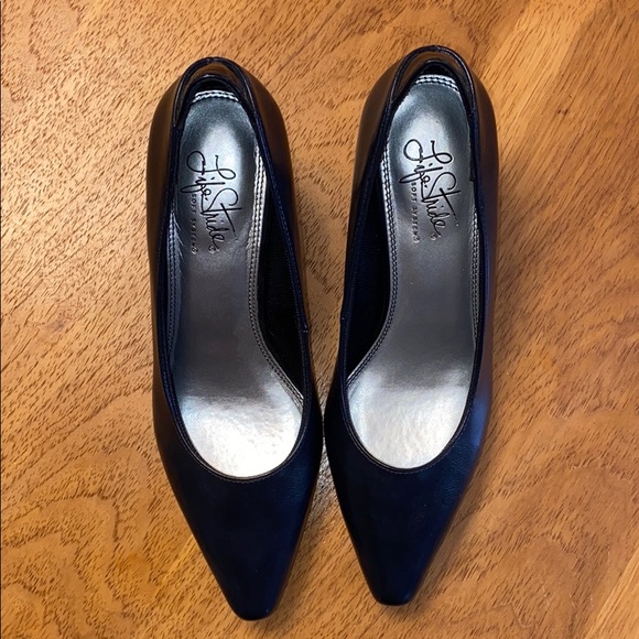 comfy navy court shoes